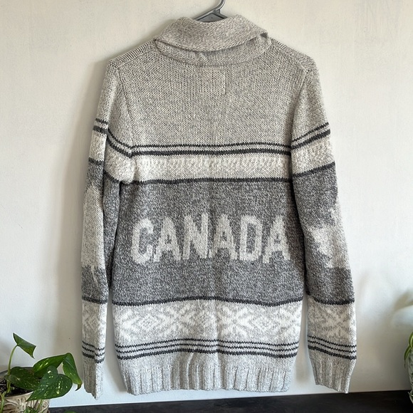Canadiana grey wool zip up jacket in size medium - Picture 3 of 5